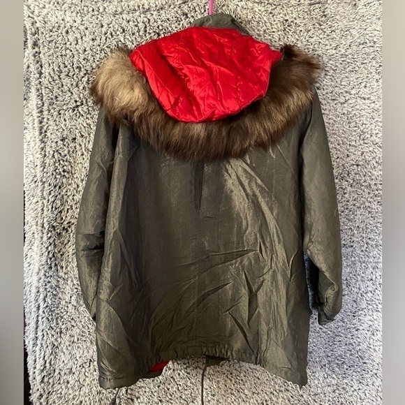 Women’s Olive Green Coat Size 10!with Hoodie in Excellent Used Condition - Picture 2 of 5